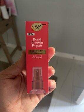 OGX Bond Protein Repair 3-in-1 Oil Mist - Pink